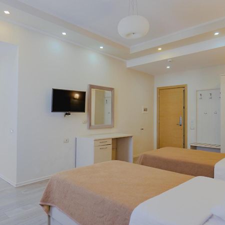 Hotel Mediterrane Sarande Ngoại thất bức ảnh