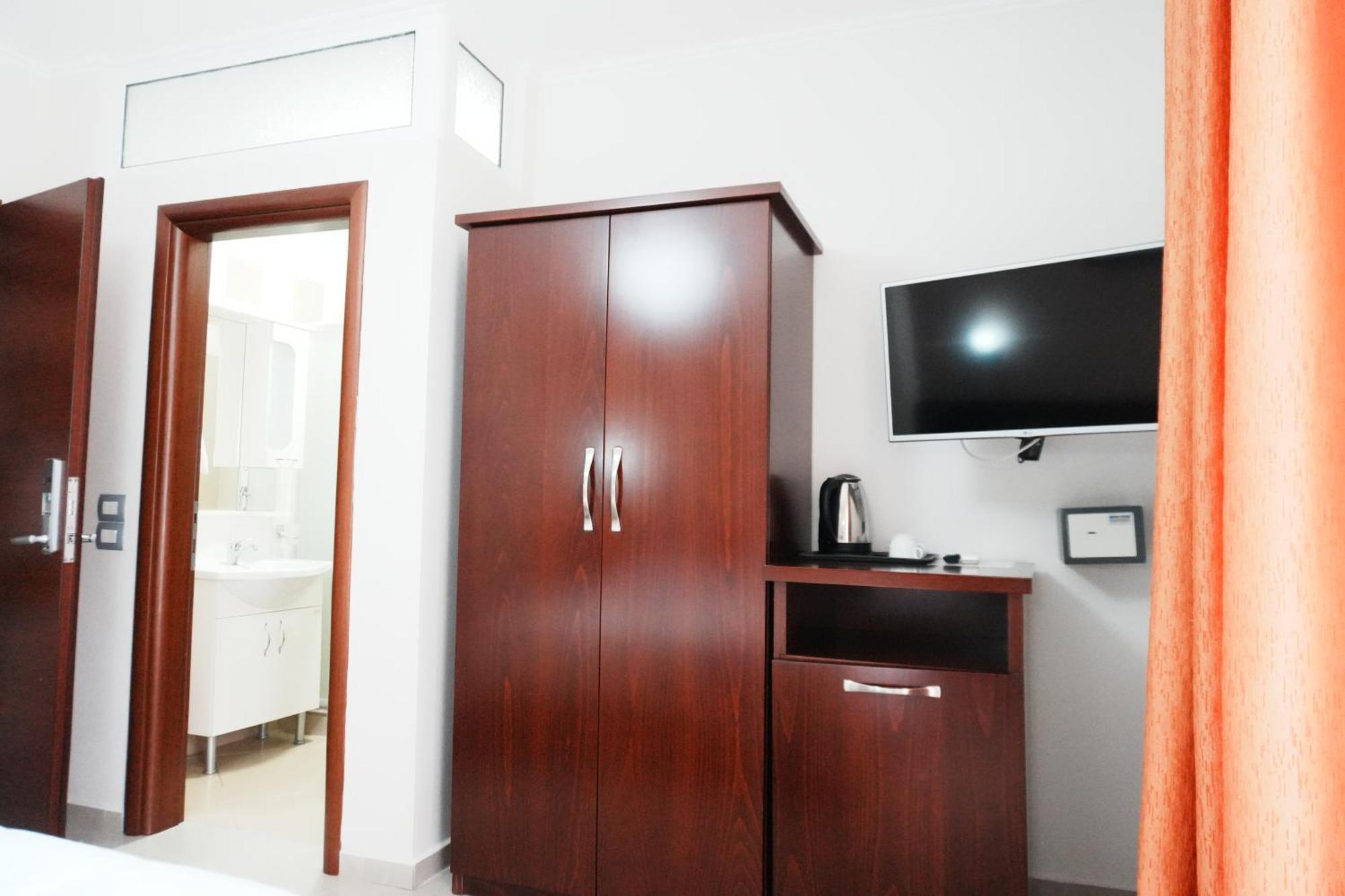Hotel Mediterrane Sarande Ngoại thất bức ảnh