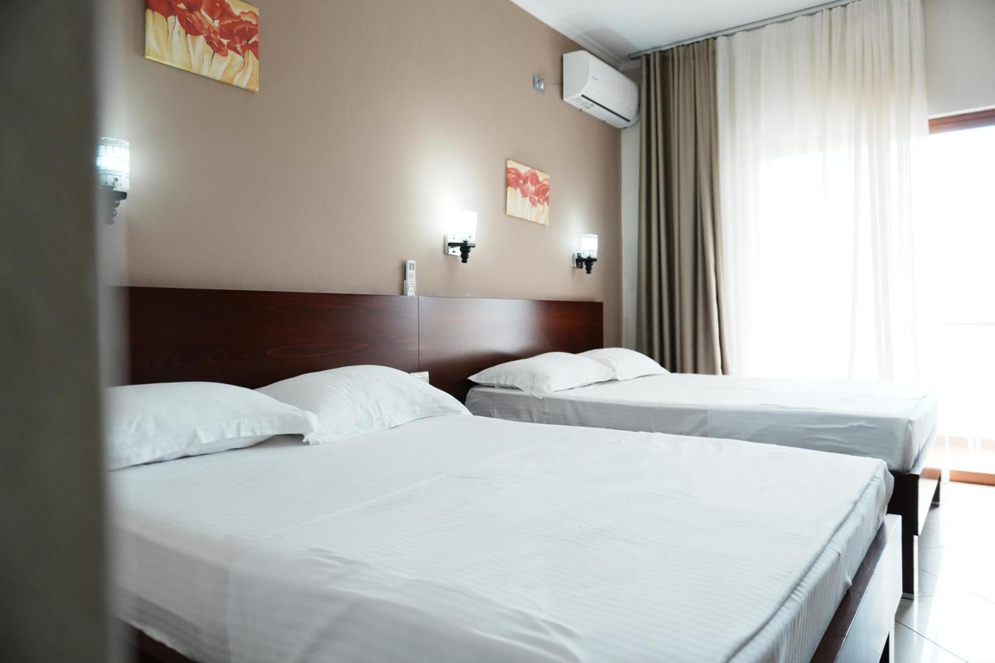 Hotel Mediterrane Sarande Ngoại thất bức ảnh