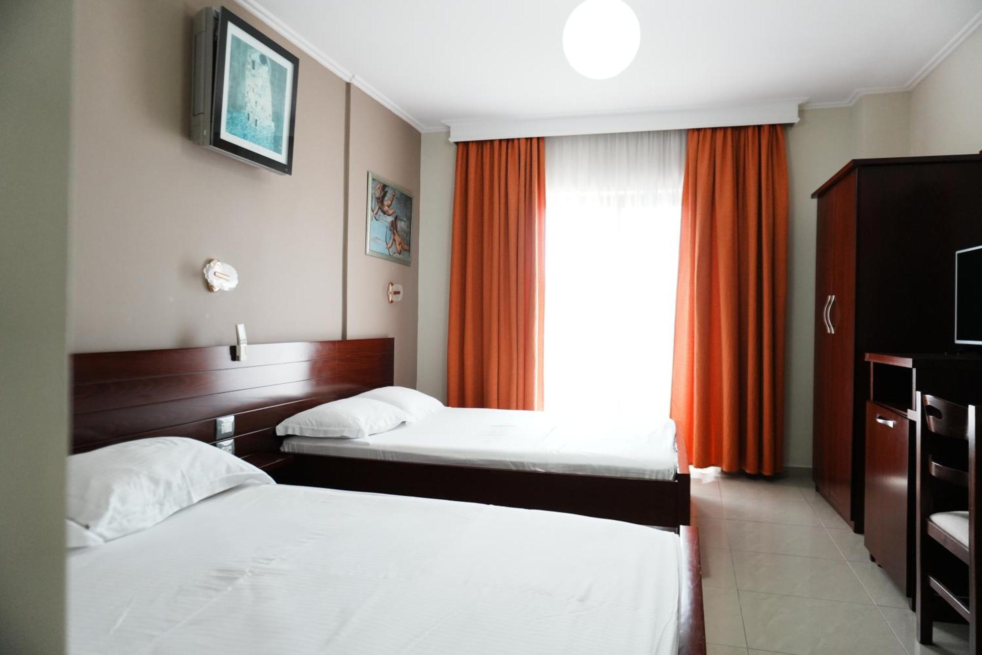 Hotel Mediterrane Sarande Ngoại thất bức ảnh