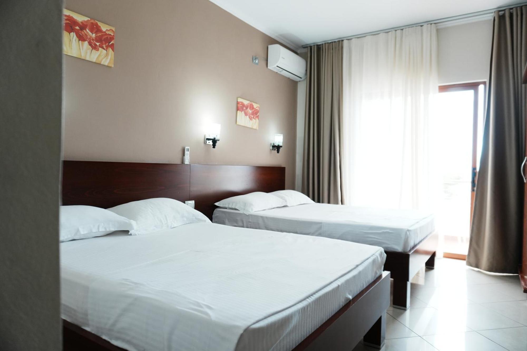 Hotel Mediterrane Sarande Ngoại thất bức ảnh