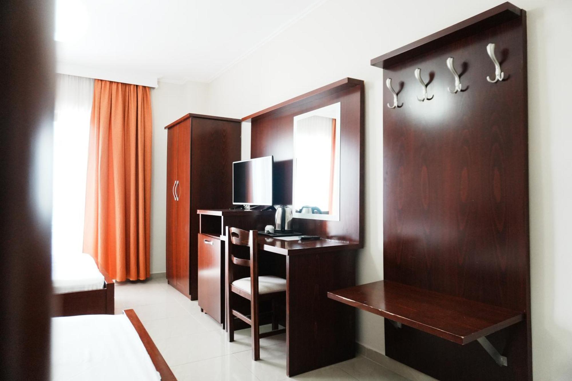 Hotel Mediterrane Sarande Ngoại thất bức ảnh