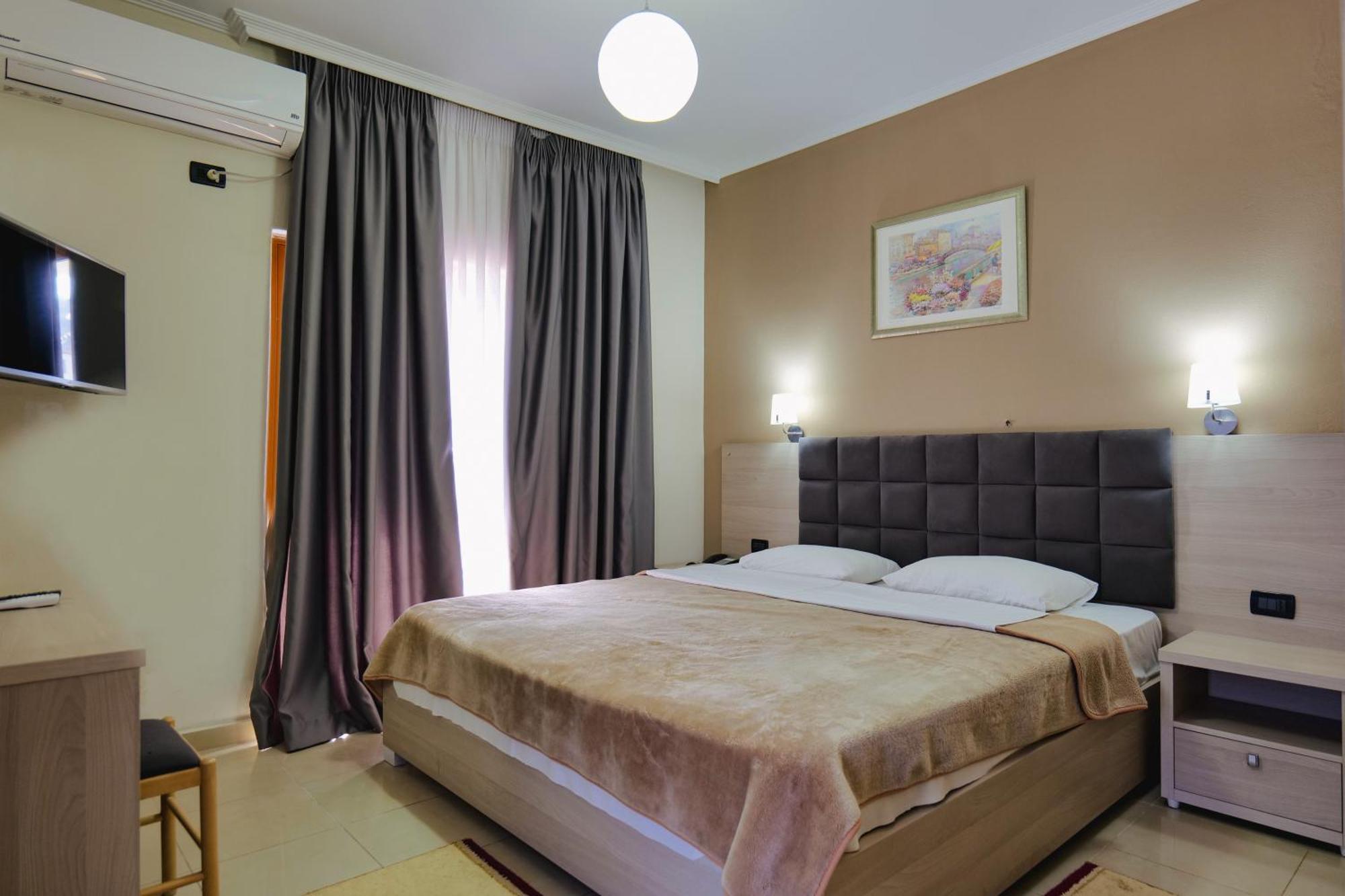 Hotel Mediterrane Sarande Ngoại thất bức ảnh