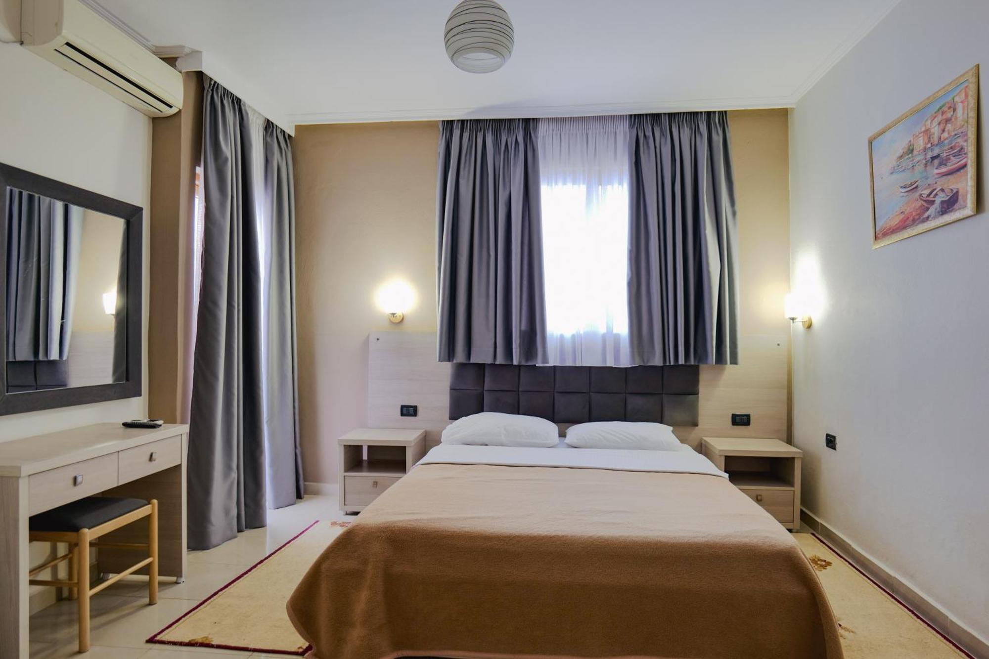 Hotel Mediterrane Sarande Ngoại thất bức ảnh