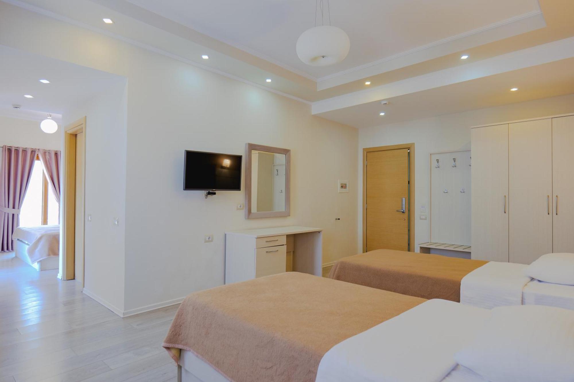 Hotel Mediterrane Sarande Ngoại thất bức ảnh