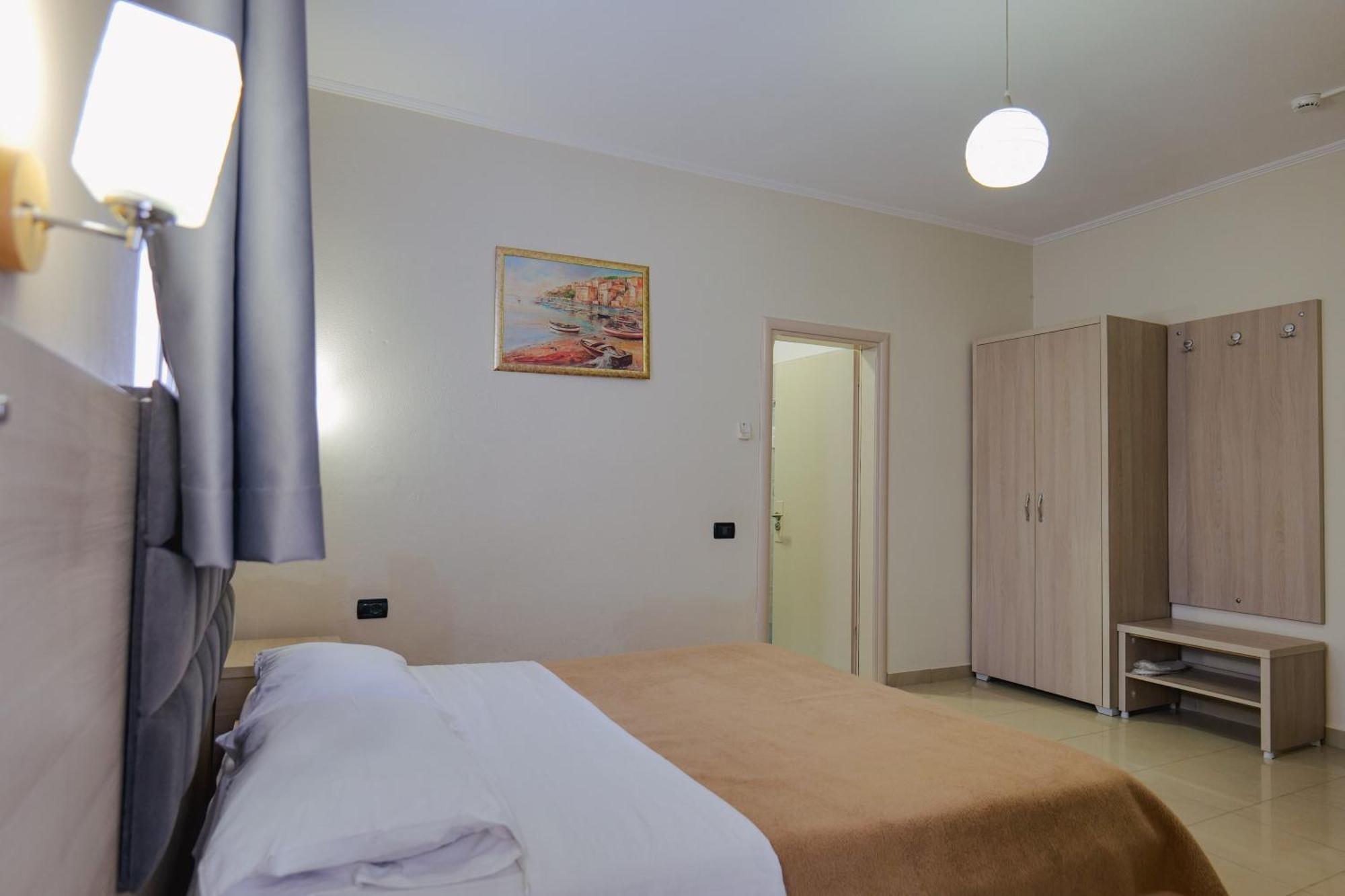 Hotel Mediterrane Sarande Ngoại thất bức ảnh
