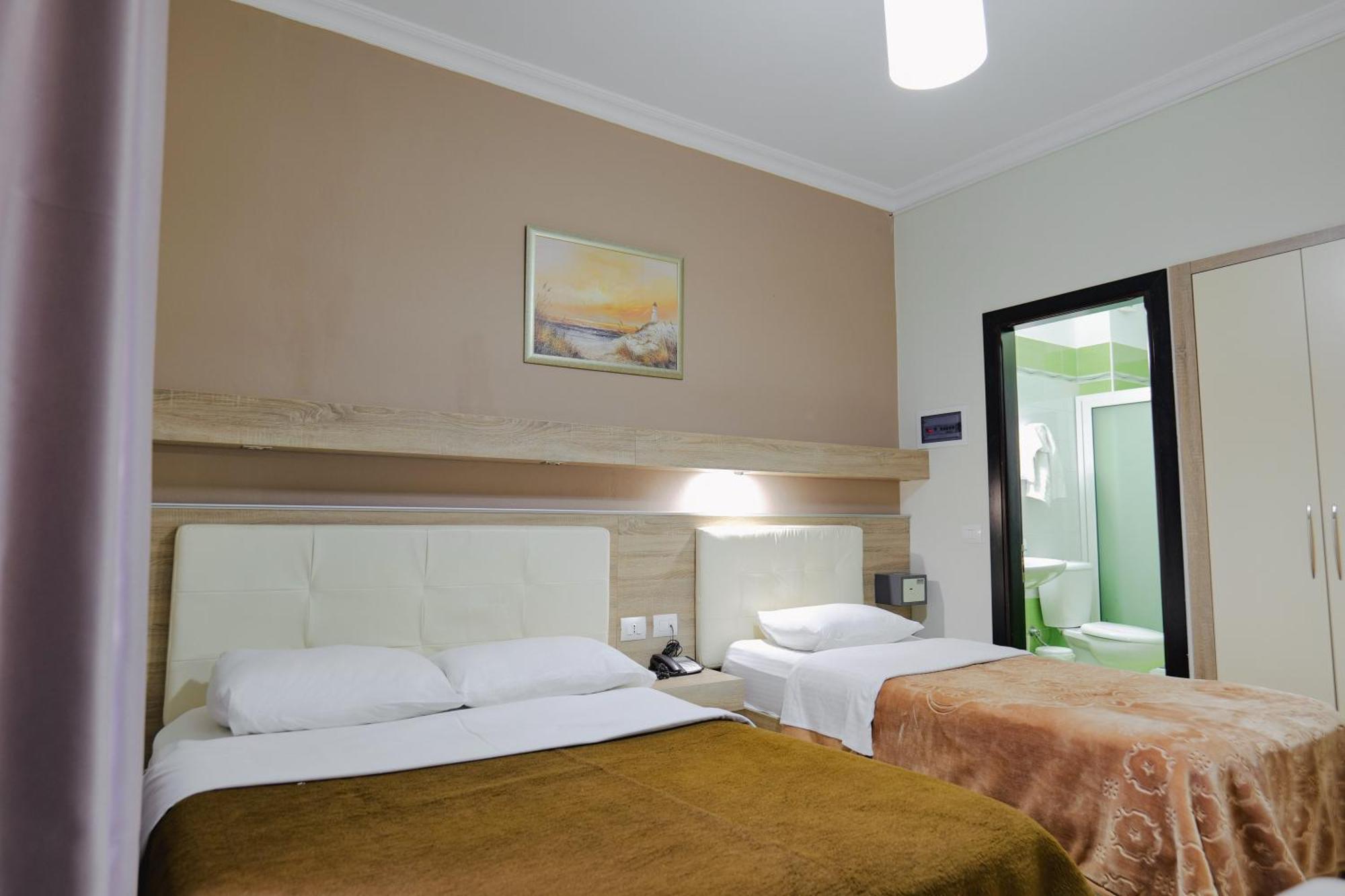 Hotel Mediterrane Sarande Ngoại thất bức ảnh