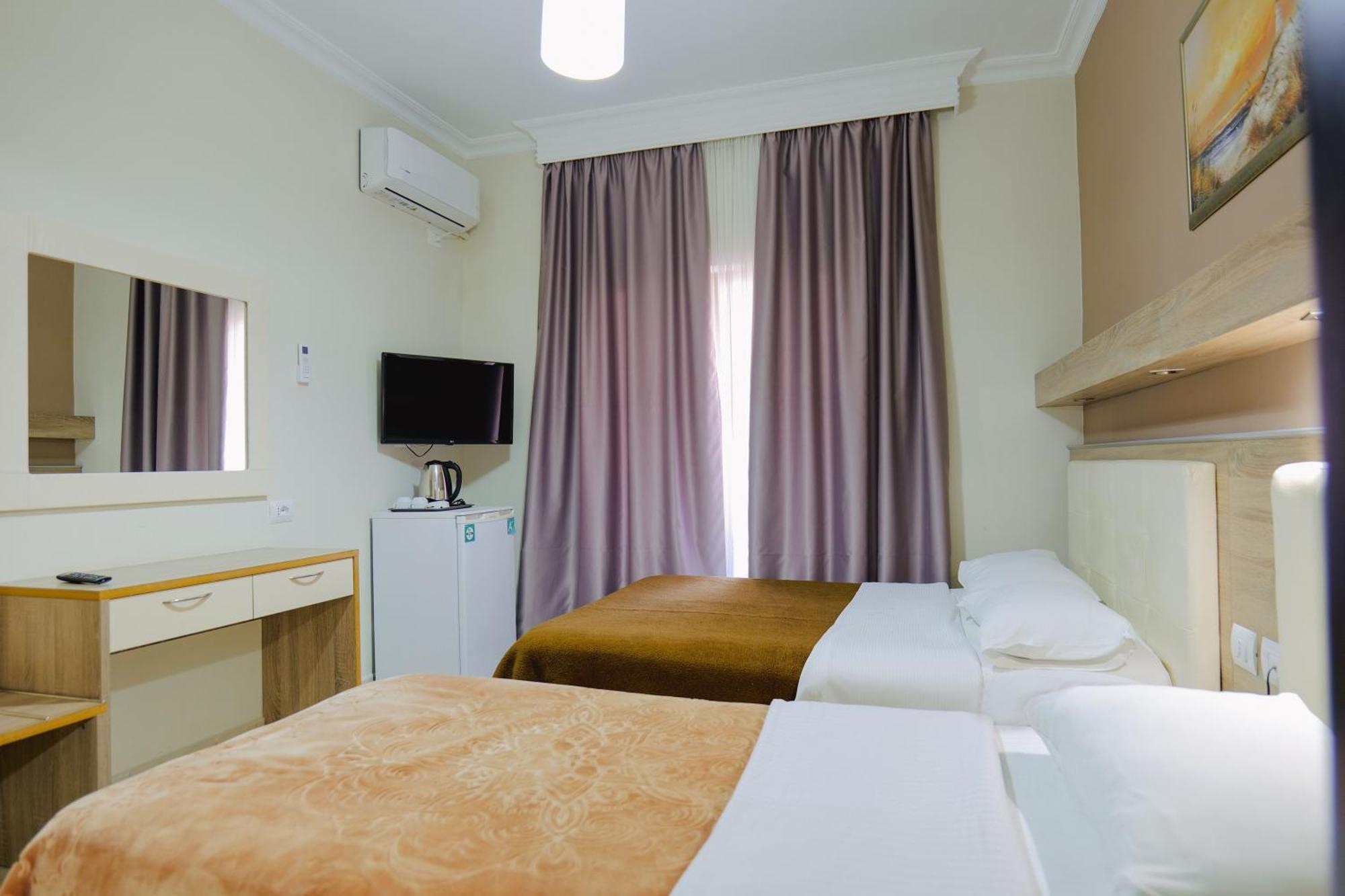 Hotel Mediterrane Sarande Ngoại thất bức ảnh