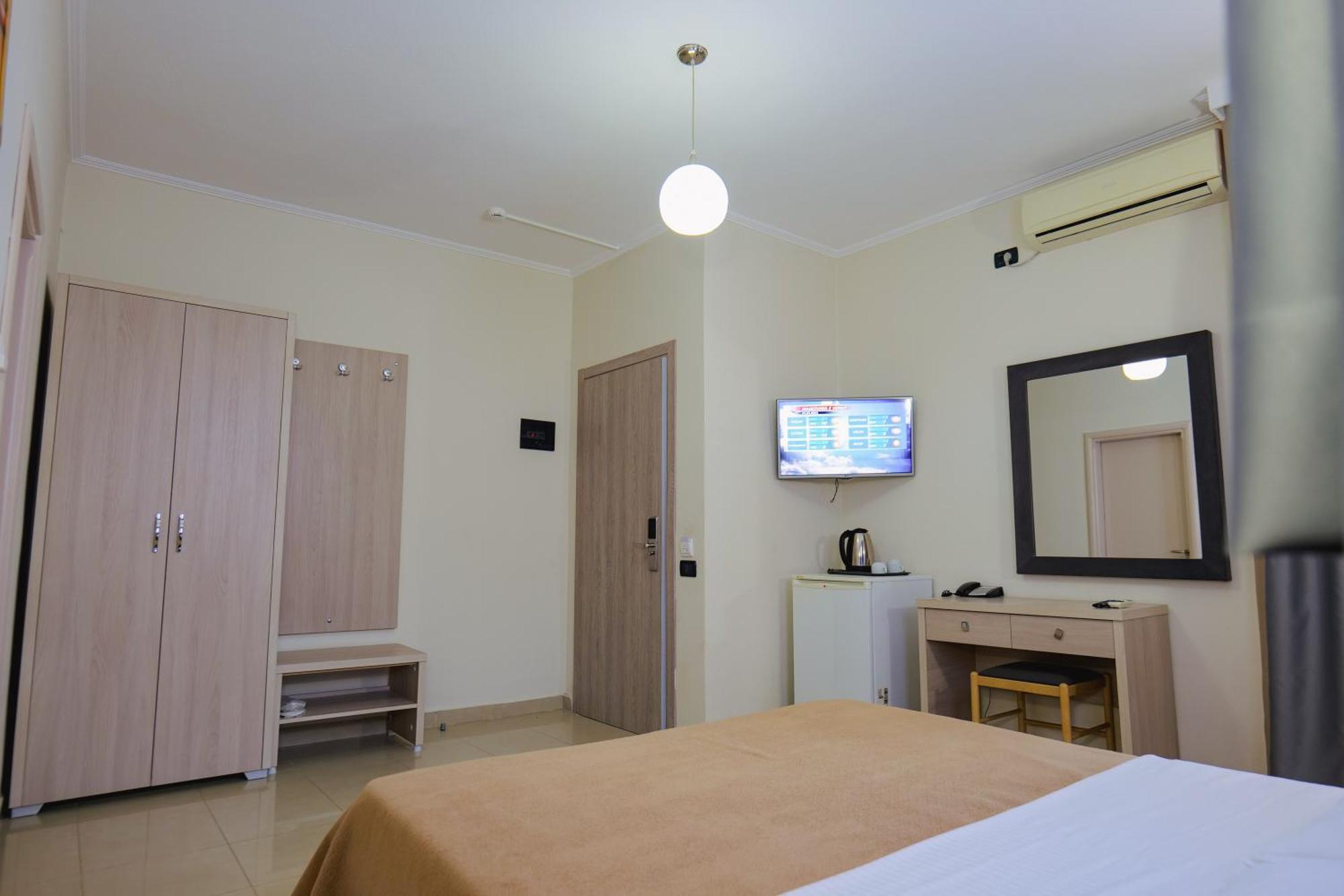 Hotel Mediterrane Sarande Ngoại thất bức ảnh