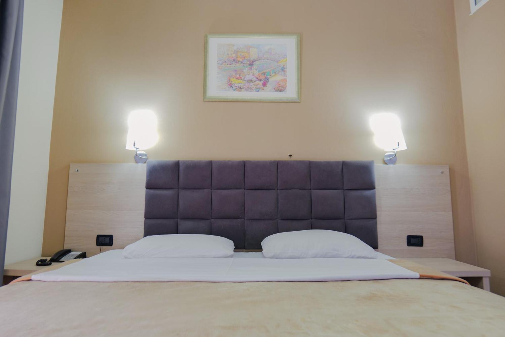 Hotel Mediterrane Sarande Ngoại thất bức ảnh