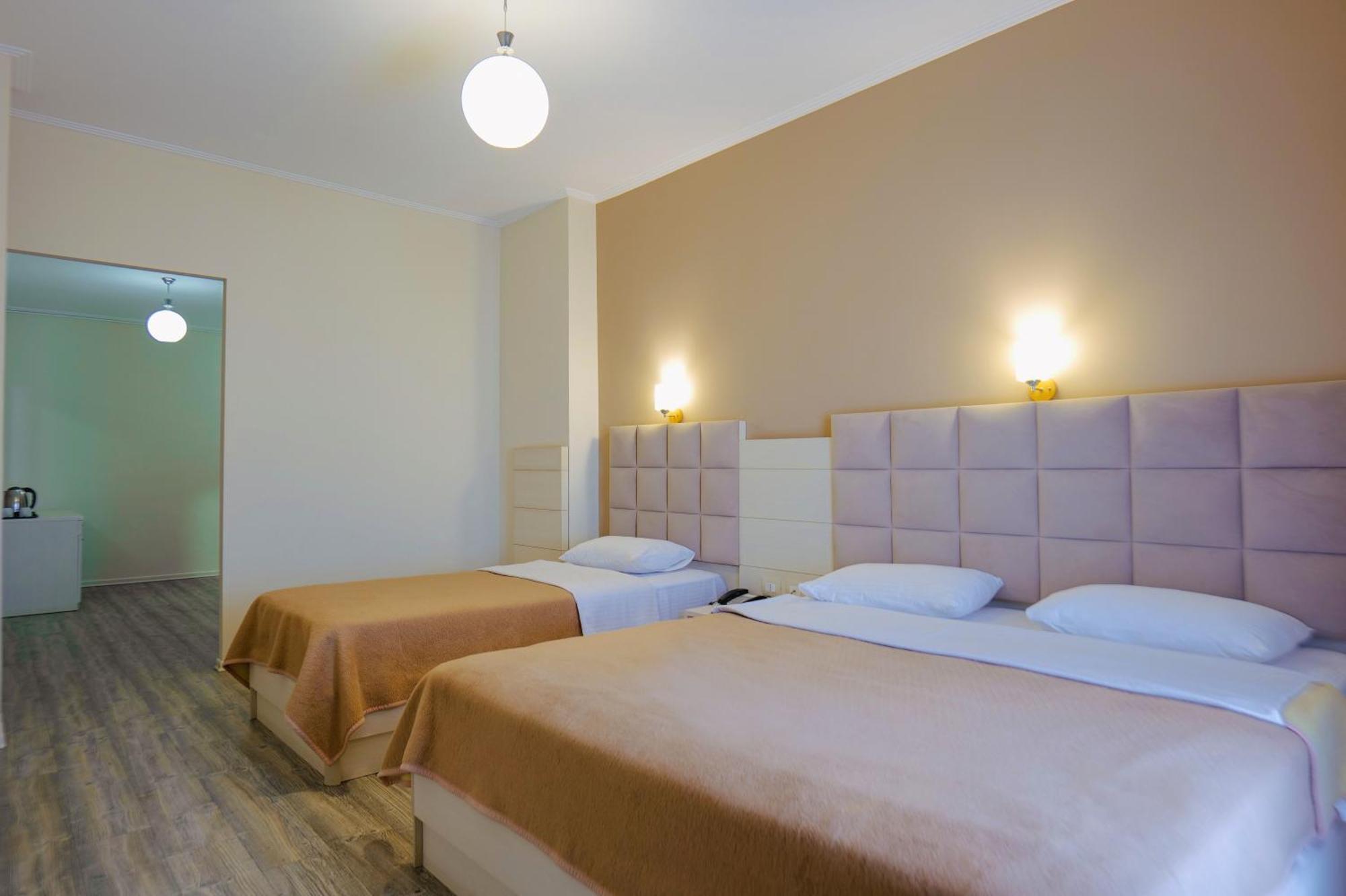 Hotel Mediterrane Sarande Ngoại thất bức ảnh