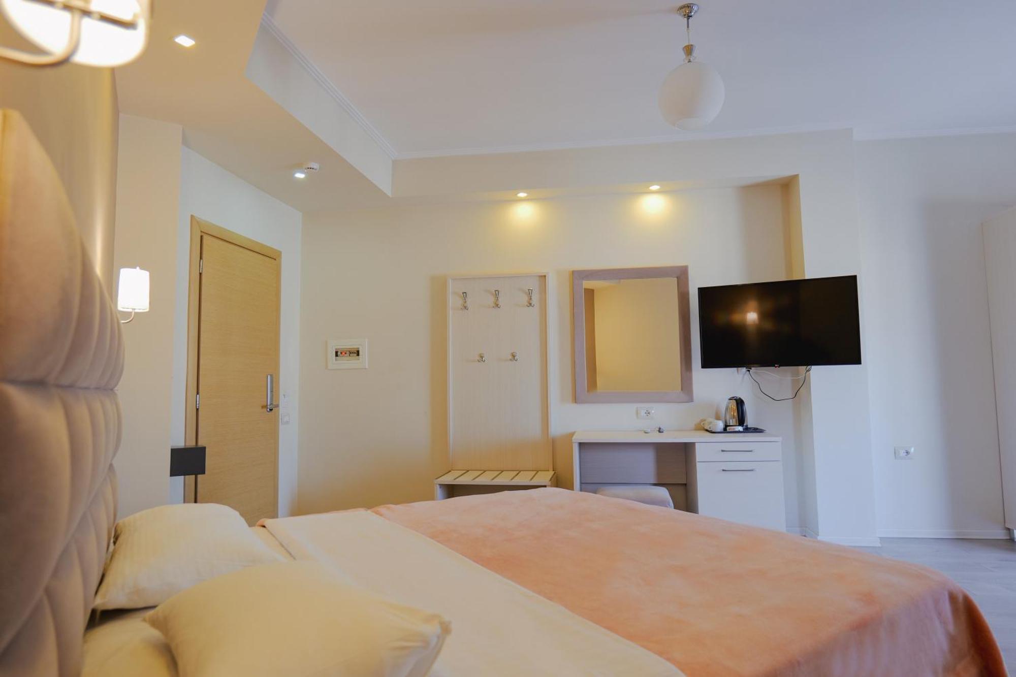 Hotel Mediterrane Sarande Ngoại thất bức ảnh